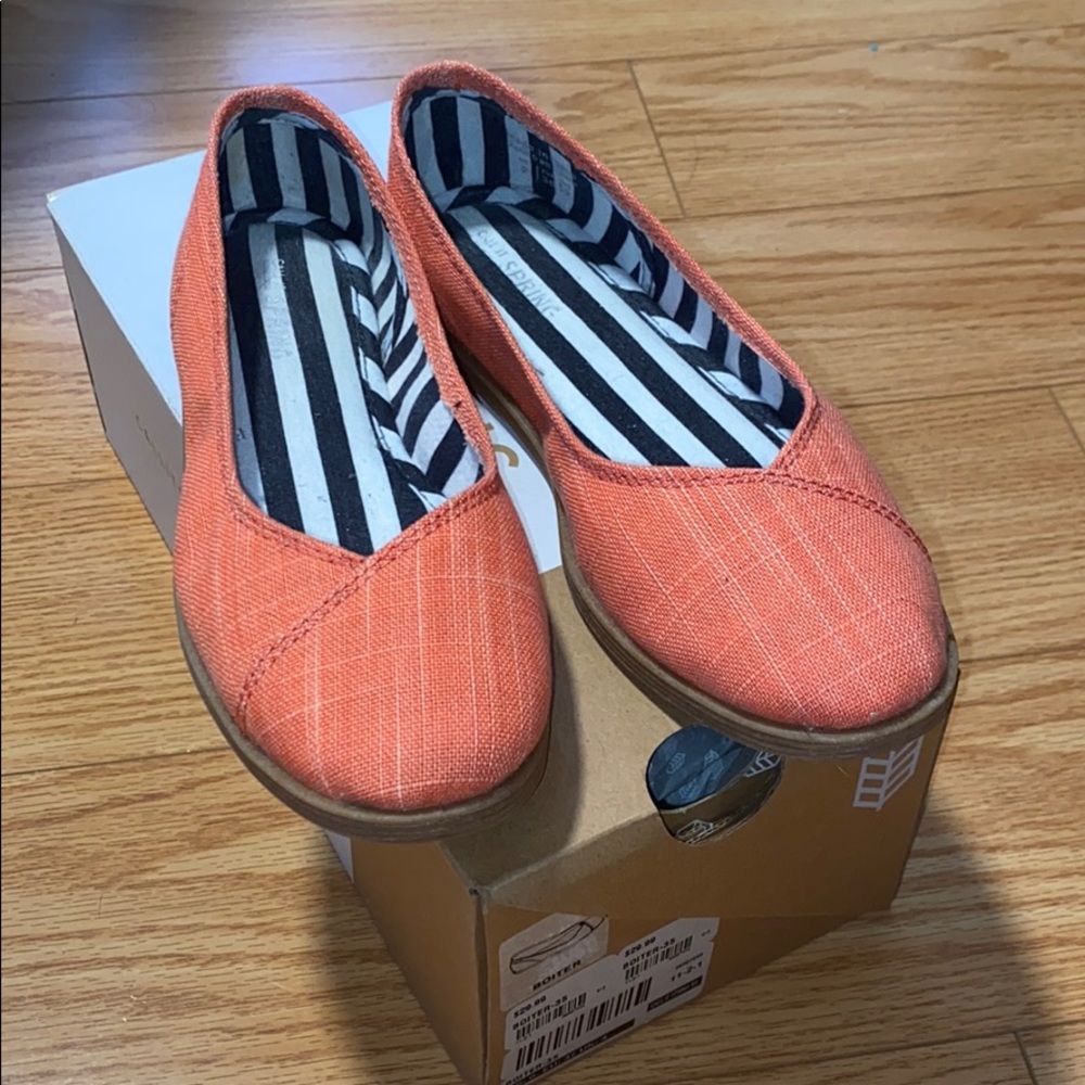 Call It Spring Flats - Picture 1 of 3